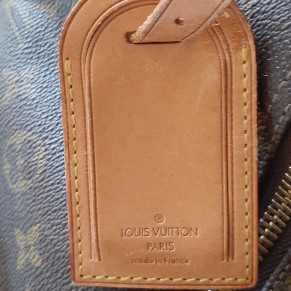 Louis Vuitton duffel. - Picture 3 of 10
